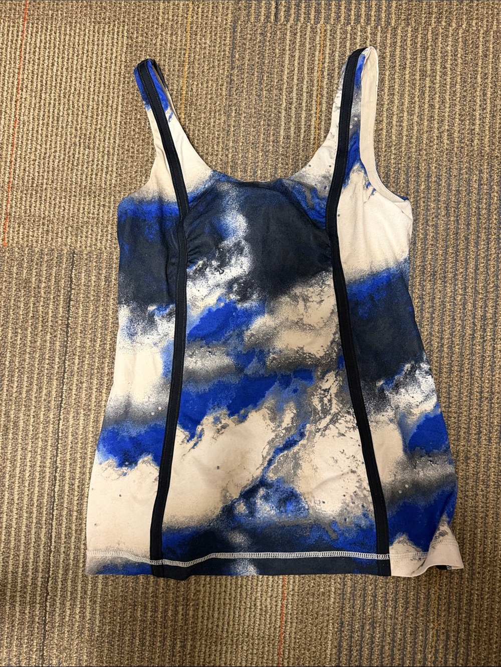 🖤💙 lululemon athletica Blue, Black & White Printed Tank Top w pads 8 perfect! 💙🖤